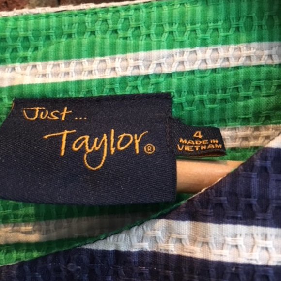 Striped Pleated Dress with Pockets - Picture 4 of 6